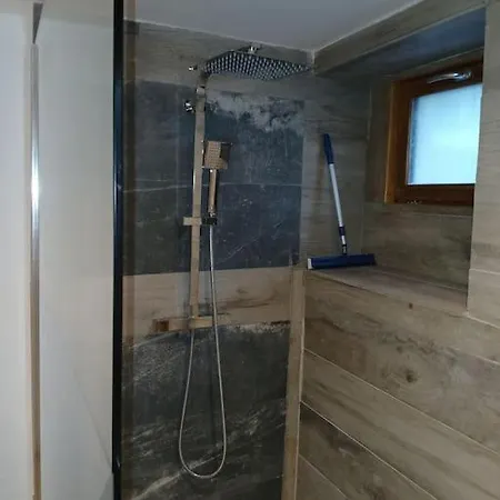 Uros Terrasse Avec Ferienhaus