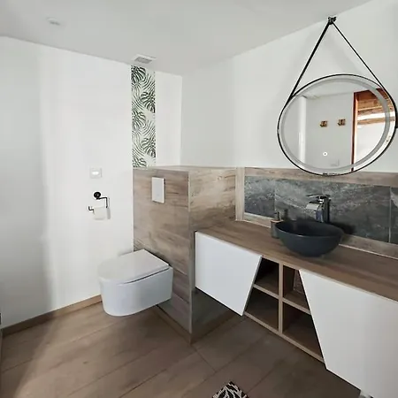 Uros Terrasse Avec Ferienhaus *